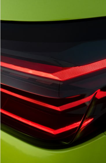 New PEUGEOT E-208  with « 3 claws » LED signature